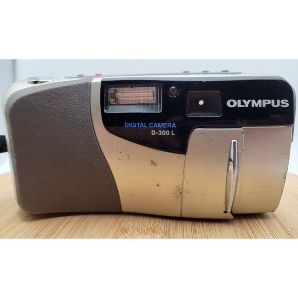 Olympus Camedia D-200L 0.3MP  Point & ShootCamera FOR PARTS no working. - Picture 1 of 8